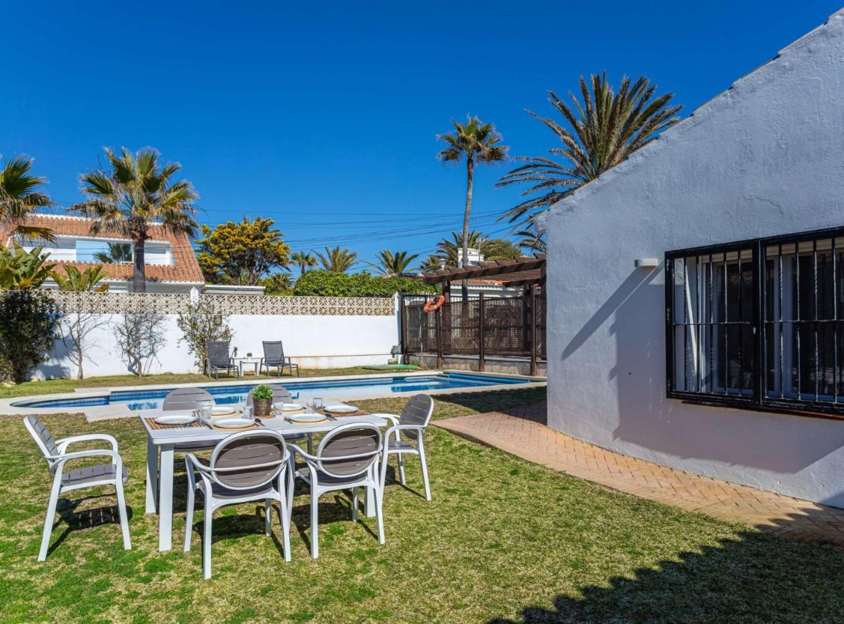 Charming Villa On The Seafront Marbella Exterior photo